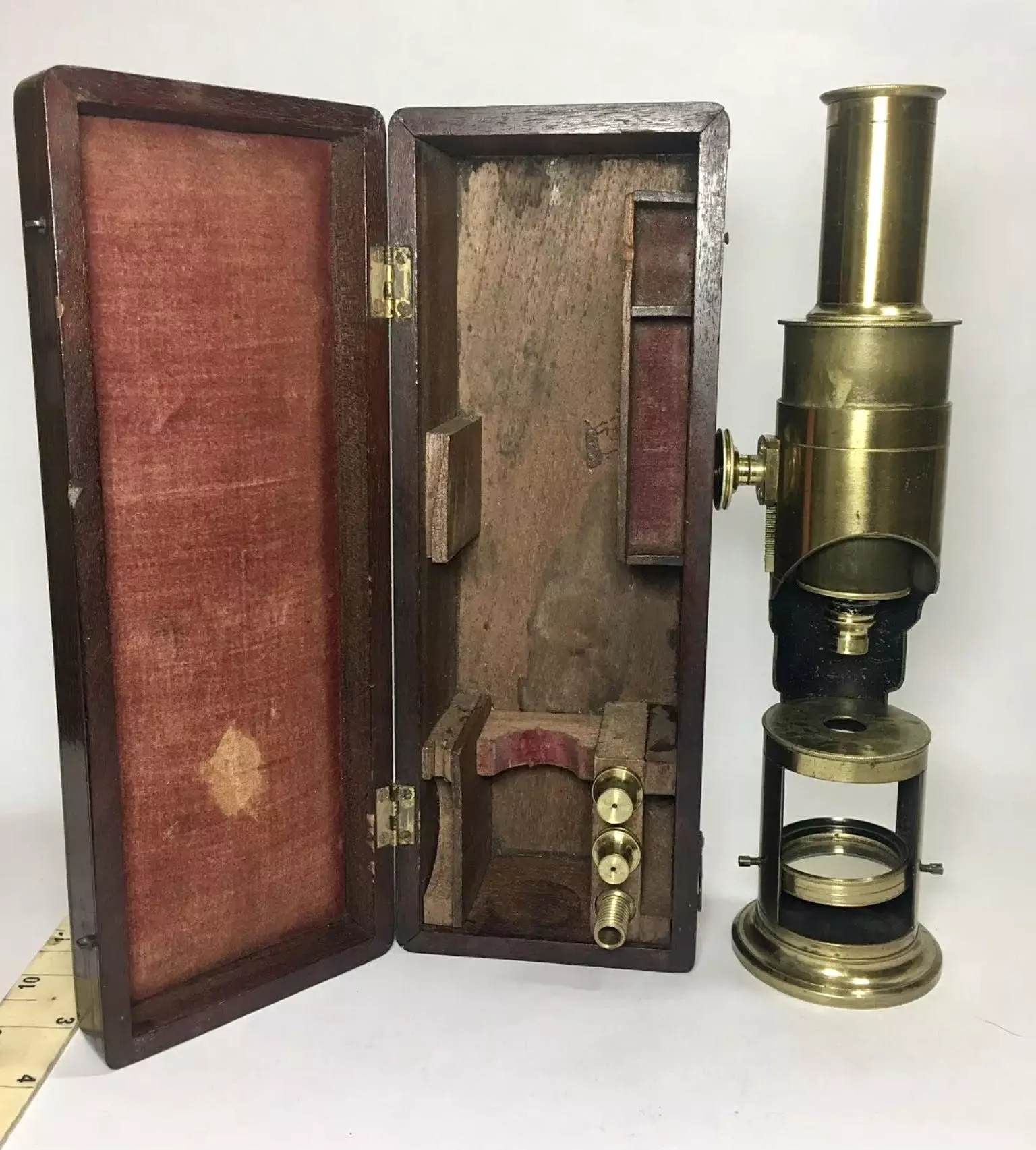 41. Gran microscopio compuesto de barril. 1800. estuche