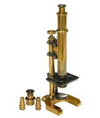 Seibert-Wilhel-Heinrich–microscope2