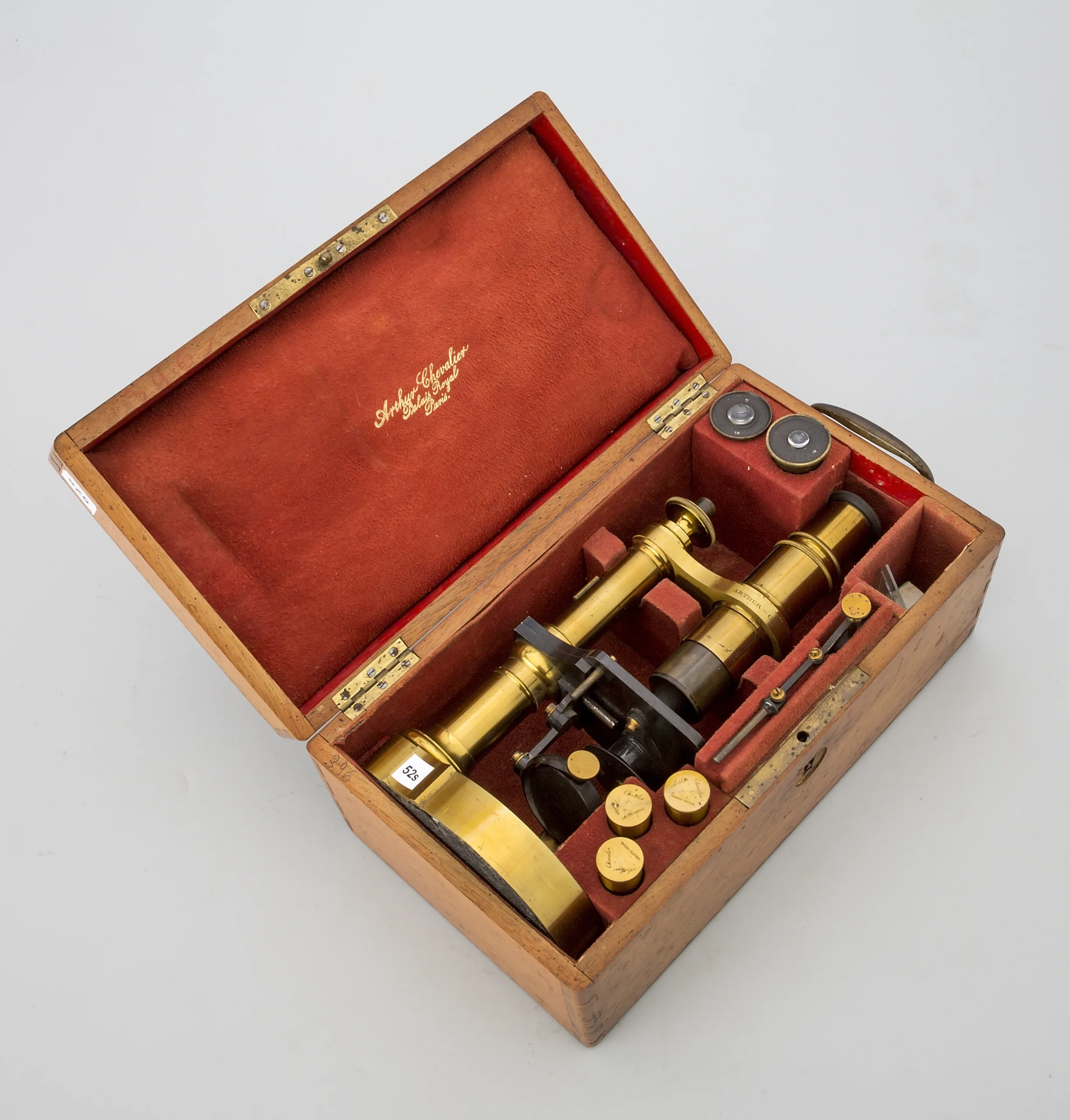 52s. Microscopio monocular Dr. Arthur Chevalier. Paris.1870. estuche