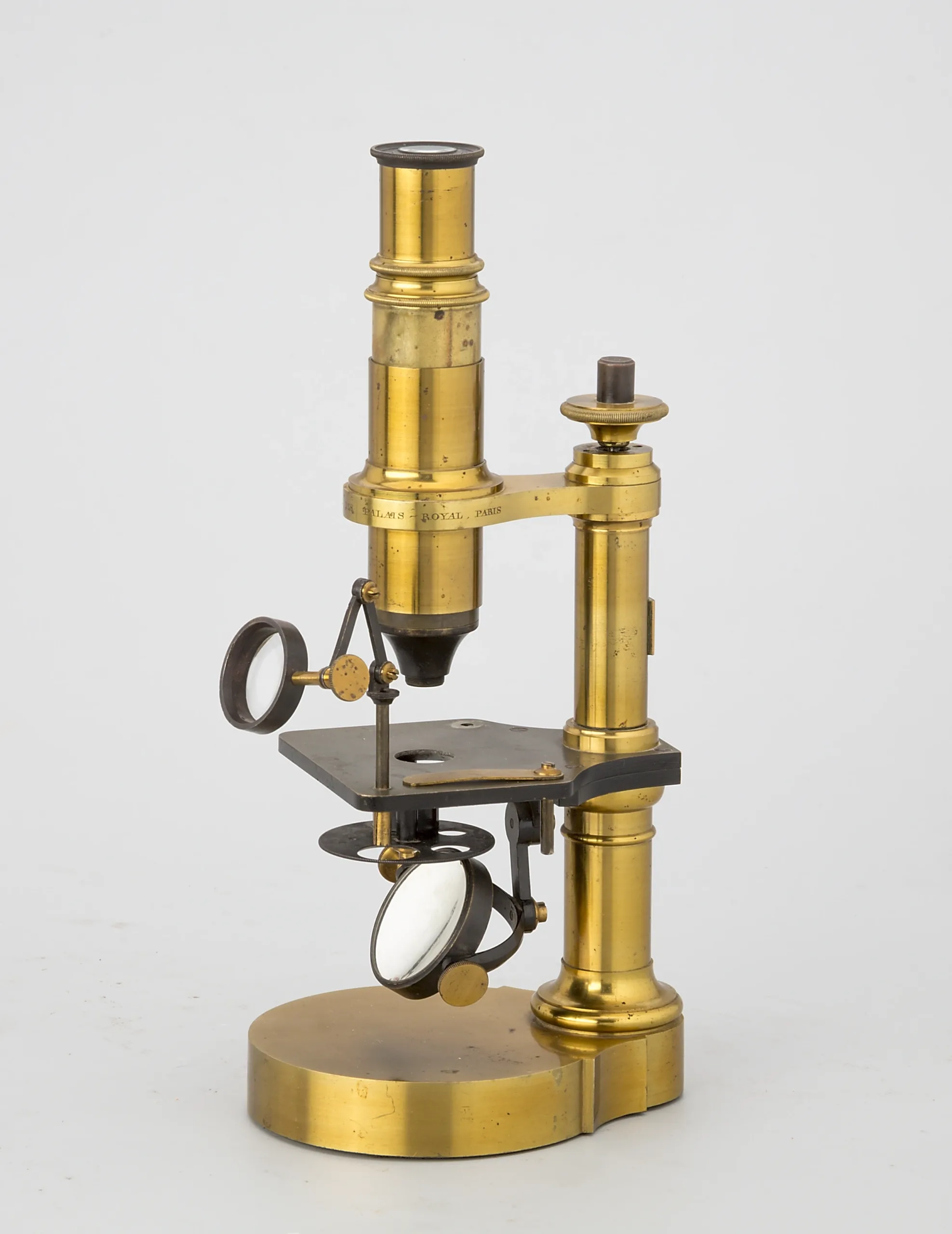 52s. Microscopio monocular Dr. Arthur Chevalier. Paris.1870. microscopio