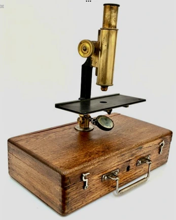 43a.bis. Triquinoscopio portátil.H. Hauptner. Berlín – Solingen . c.1870. lateral